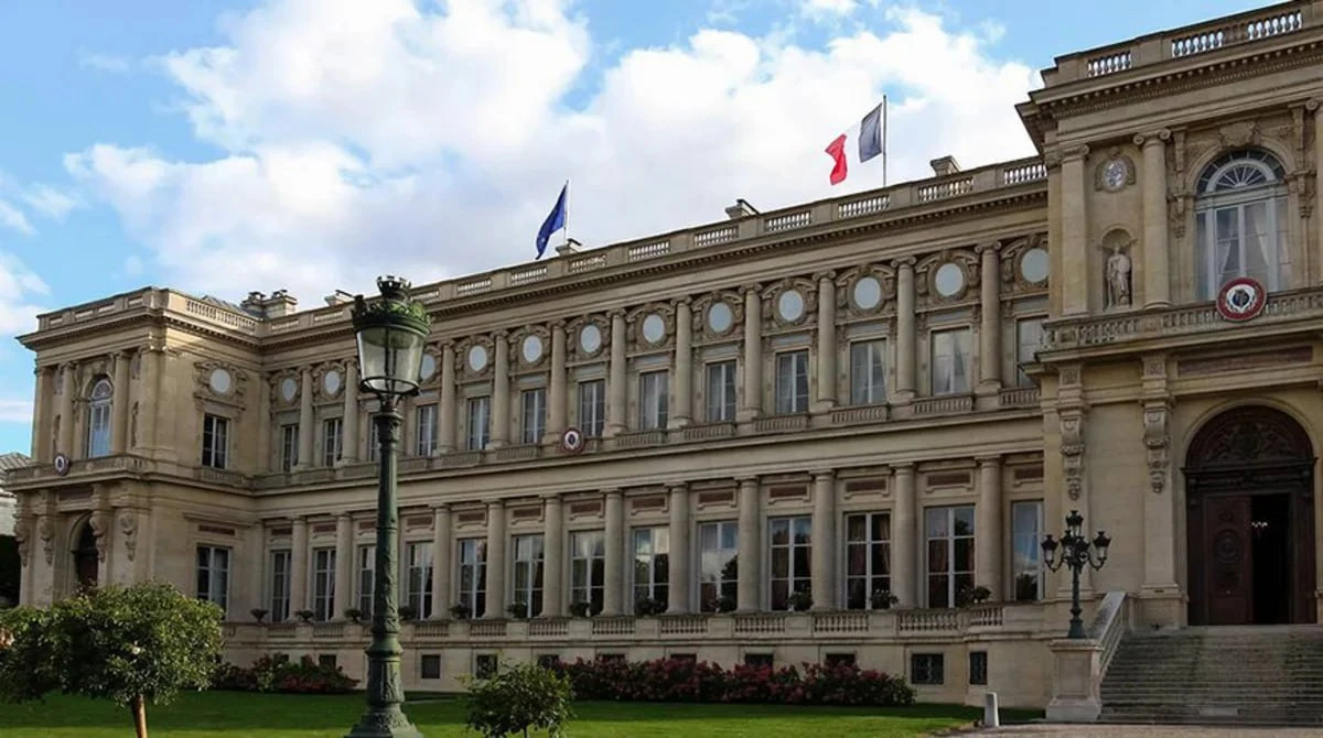 fransian-liakatar-hamerashkhvouthyvoun-e-haytnel-adrbejanin-nakhijevani-vra-irani-hardzakman-depqvov