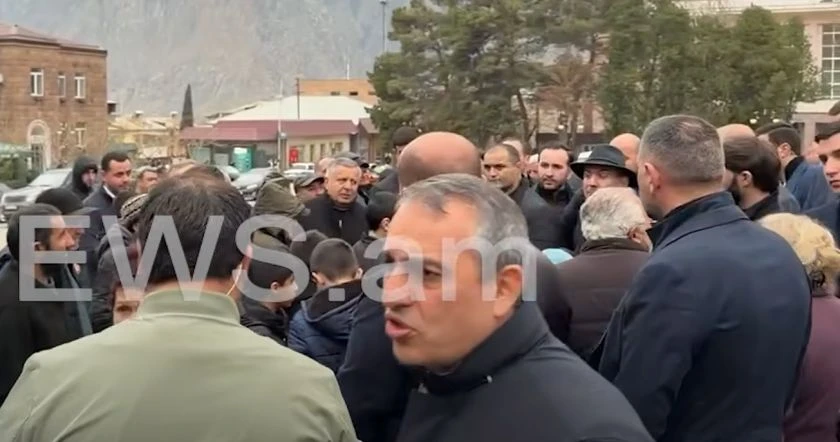 ira-dvoshin-khphats-qartezi-mej-meghrin-chka-agaraki-bnakichn-vou-phashinyany-vitchecin