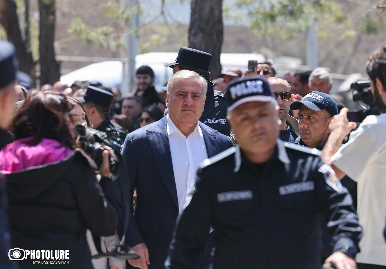 menq-yntrvouthyvounnervoum-mer-shansery-gnahatvoum-enq-100-tvokvos-samvel-karapetyan