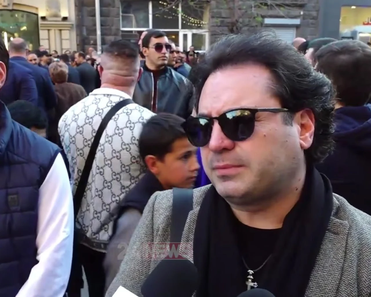 voum-dvour-chi-galis-the-inchvou-em-es-ajakcvoum-qp-in-ev-hh-ishkhanvouthyvounnerin-arajarkvoum-em-miazhamanak-khmel-qnaber-ev-lvoutsvoghakan-mger-armenia