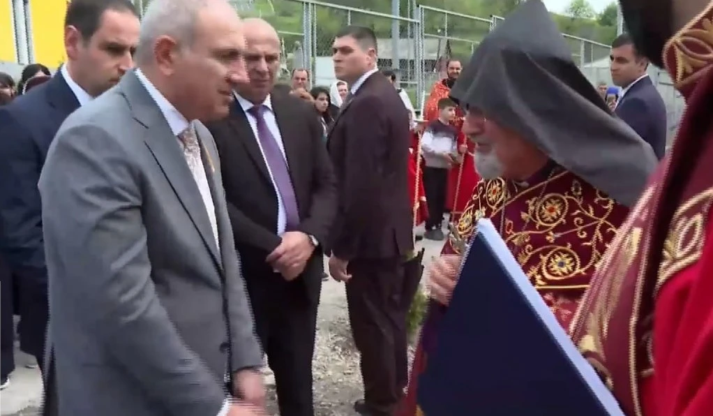 astvats-orhni-dzer-ashkhatanqnery-shnvorhakal-em-vor-ekaq-haykazvoun-srbazany-phashinyanin