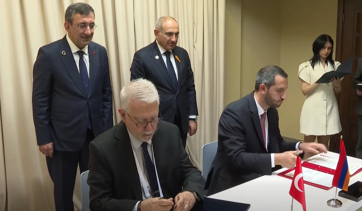 stvoragrvel-e-hayastani-ev-thvourqiayi-sahmanin-teghakayvats-patmakan-anii-kamrji-hamategh-verakangnman-ashkhatanqneri-irakanacman-ardzanagrvouthyvouny