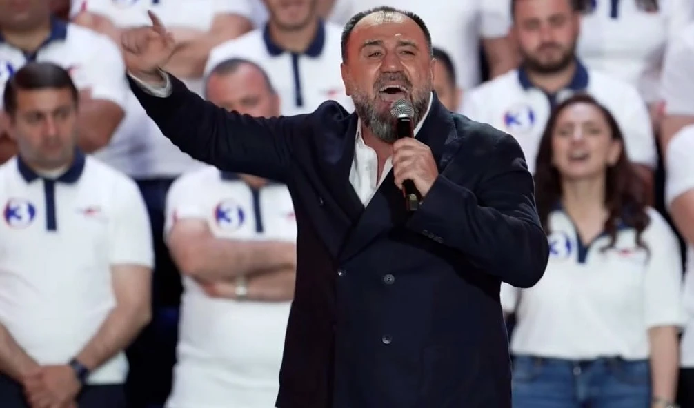 rvouben-mkhitharyani-hvouzich-asmvounqec-hanrahavaqin-es-im-anvoush-hayastani