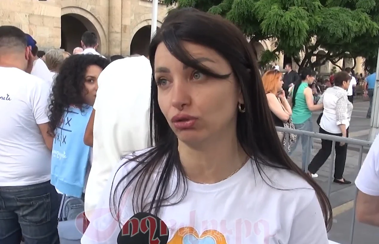 vouzvoum-em-menq-vouzhegh-hayastan-in-tsetselvov-krenq-hasmik-hakvobyan