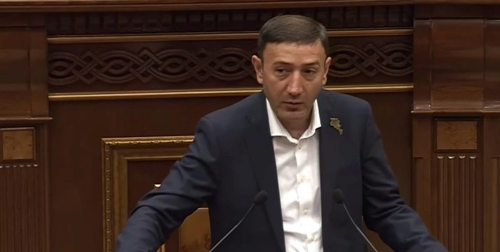 tatik-papiknery-irenc-gvouyqy-karvogh-en-gravadrel-vou-tchamphvordel-lav-nakhagits-e-qp-akan