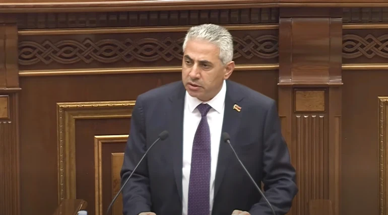 inchvo-u-edgar-ghazaryann-aysor-phvokhec-ir-teghn-azh-dahlitchvoum-vouzhegh-hayastan-khmbakcvouthyan-qartvoughary-manramasner-e-haytnel