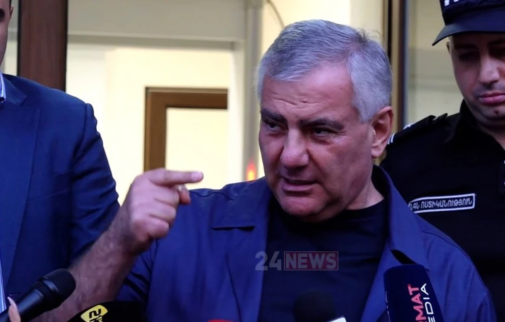 mi-hat-kvombayn-el-ishkhanvouthyann-enq-nvirelvou-nsten-qshelvov-gnan-adrbejan-samvel-karapetyan