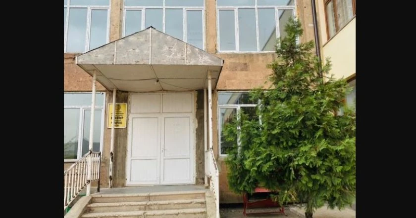 eraskhi-dprvocvoum-hayry-nerkhvouzhel-e-dasasenyak-vou-sksel-tsetsel-aghjkan-hraparak