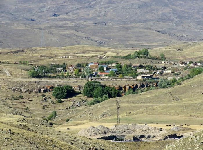 erekheqy-ekel-tesel-en-adrbejancin-irenc-tany-qnats-e-shaqii-bnakich